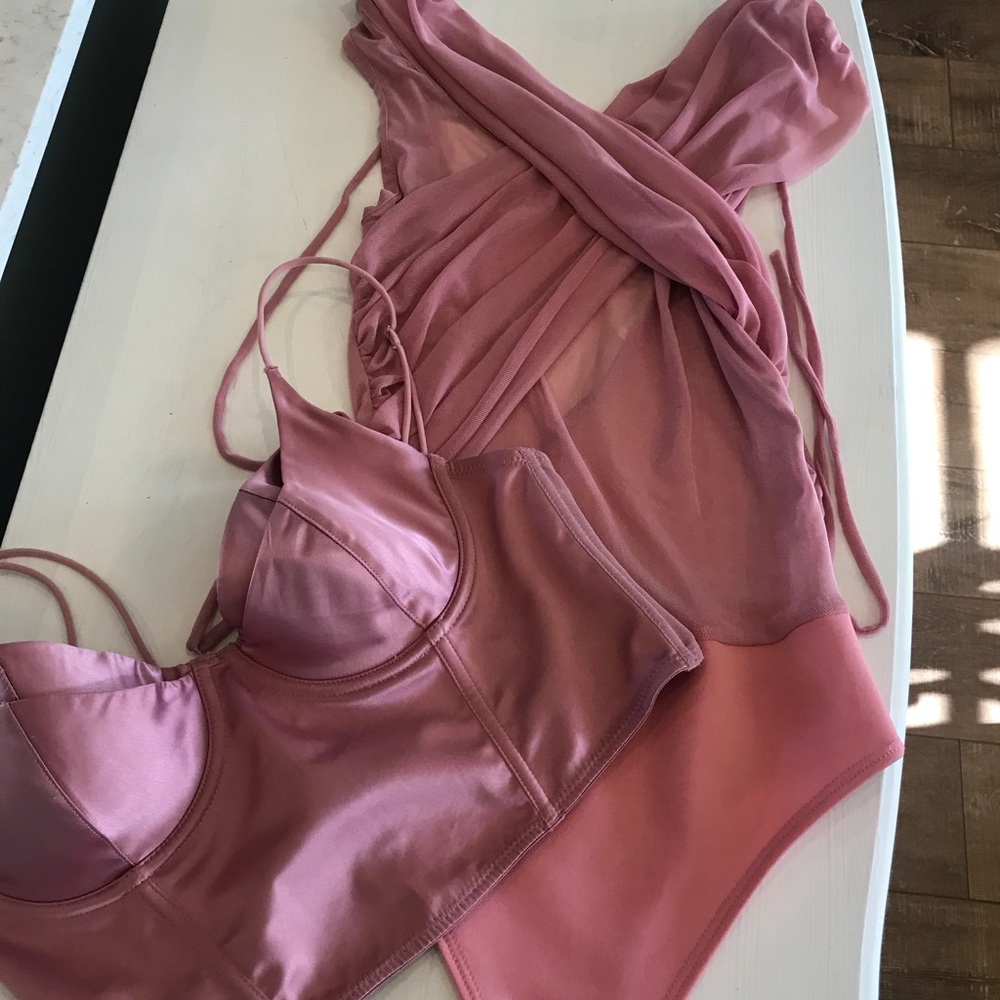 Stunning Blush Mesh Bodysuit🍂 Sale - Picture 4 of 4